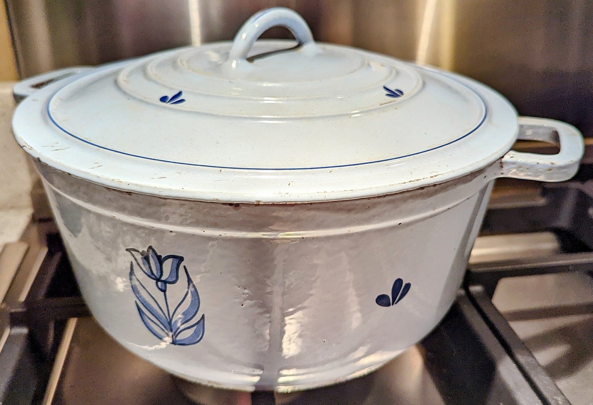 Cocotte en fonte qui mijote